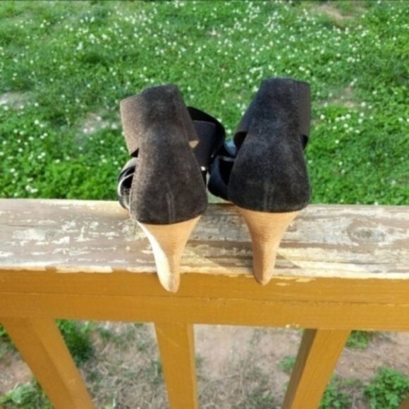 BCBGMaxAzria Black Strappy Block Cone 4" Heels 8 - Picture 6 of 8